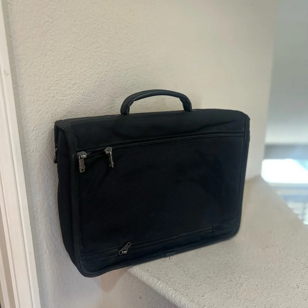Tumi Black‎ 16”x12”x6” Expandable Laptop/Briefcase Shoulder/Crossbody Bag